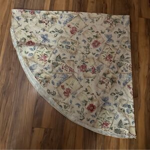 Circle Floral & Butterfly Patchwork Tablecloth – Cottage Garden Style